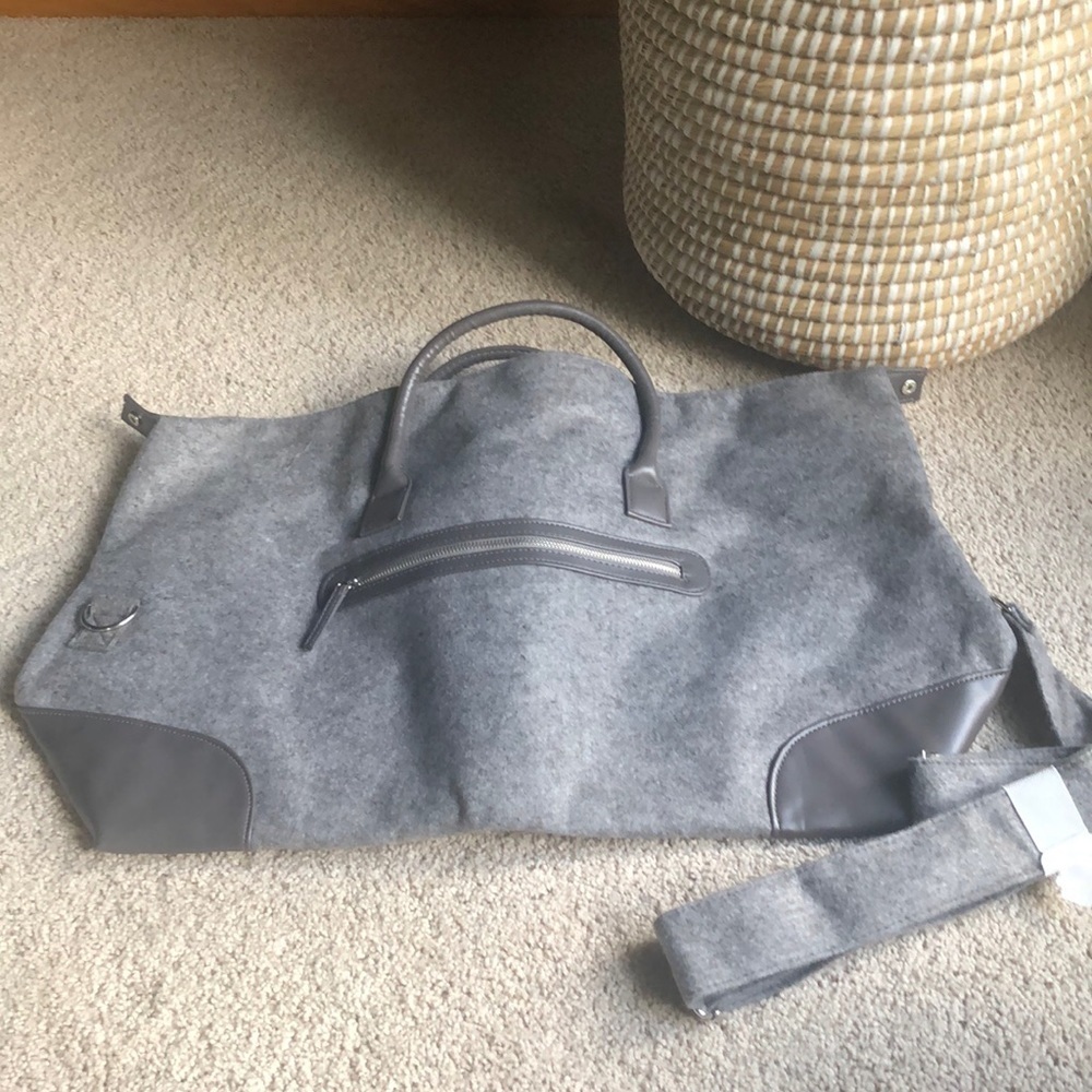 DSW GRAY OVERNIGHT TOTE BAG
